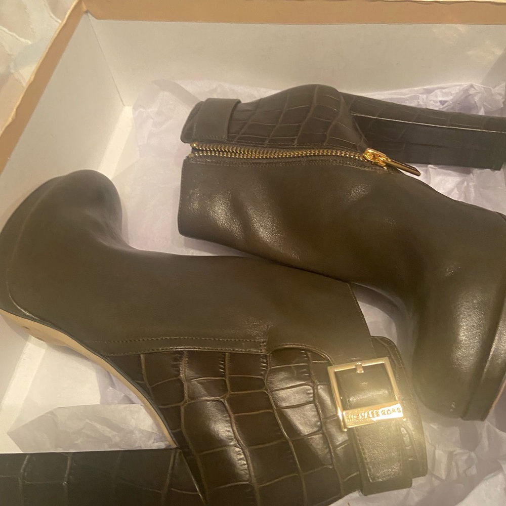 MICHAEL KORS CIDNEY BOOTHS IN DARK OLIVE.